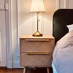Charming 4-room Flat Near Eiffel Tower-8people-2 Bedrooms 아파트 *