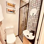 Charming 4-room Flat Near Eiffel Tower-8people-2 Bedrooms 파리
