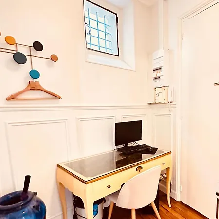 Charming 4-room Flat Near Eiffel Tower-8people-2 Bedrooms Paris