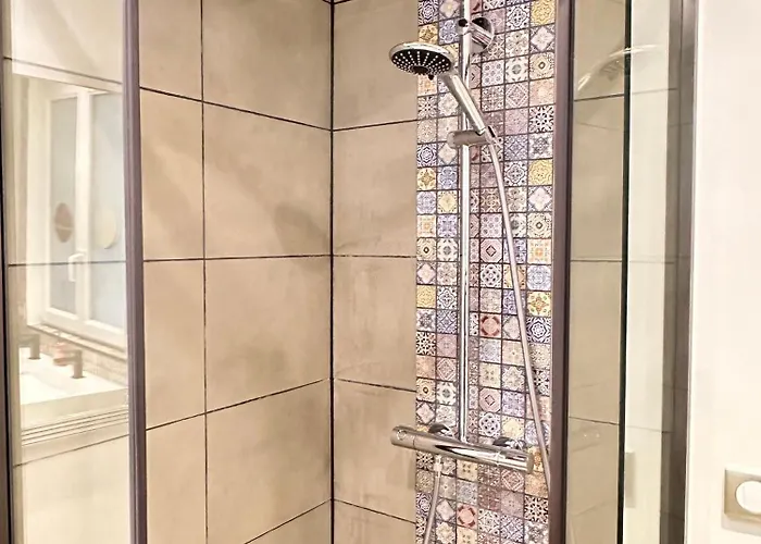 Charming 4-room Flat Near Eiffel Tower-8people-2 Bedrooms * Παρίσι