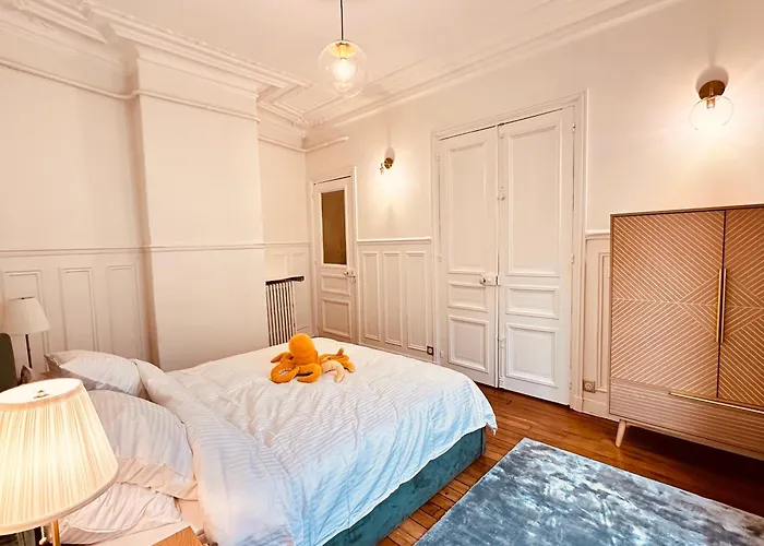 Charming 4-room Flat Near Eiffel Tower-8people-2 Bedrooms *
